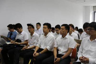 上海店灣投資管理咨詢迎來區領導及北大清華創業者考察，共話企業發展與技術創新